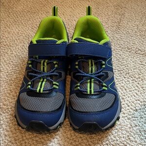 Merrell Kids Hiking Shoes, size 4
